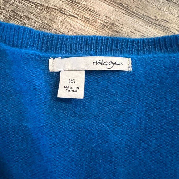 New Halogen V-Neck Cashmere Sweater - Picture 7 of 8